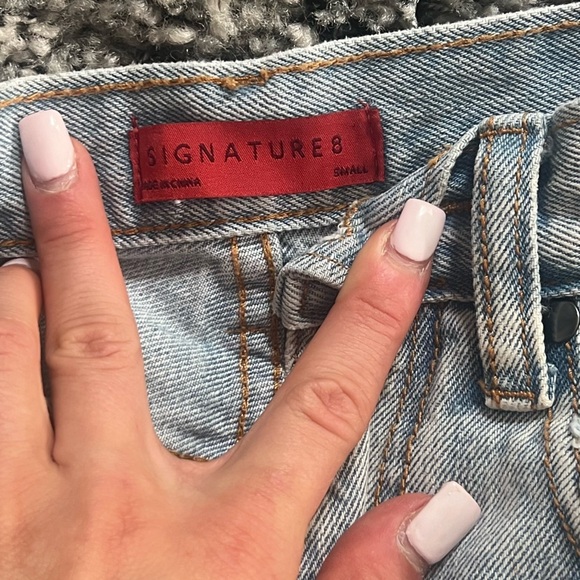 Size small signature 8 denim short - Picture 2 of 3